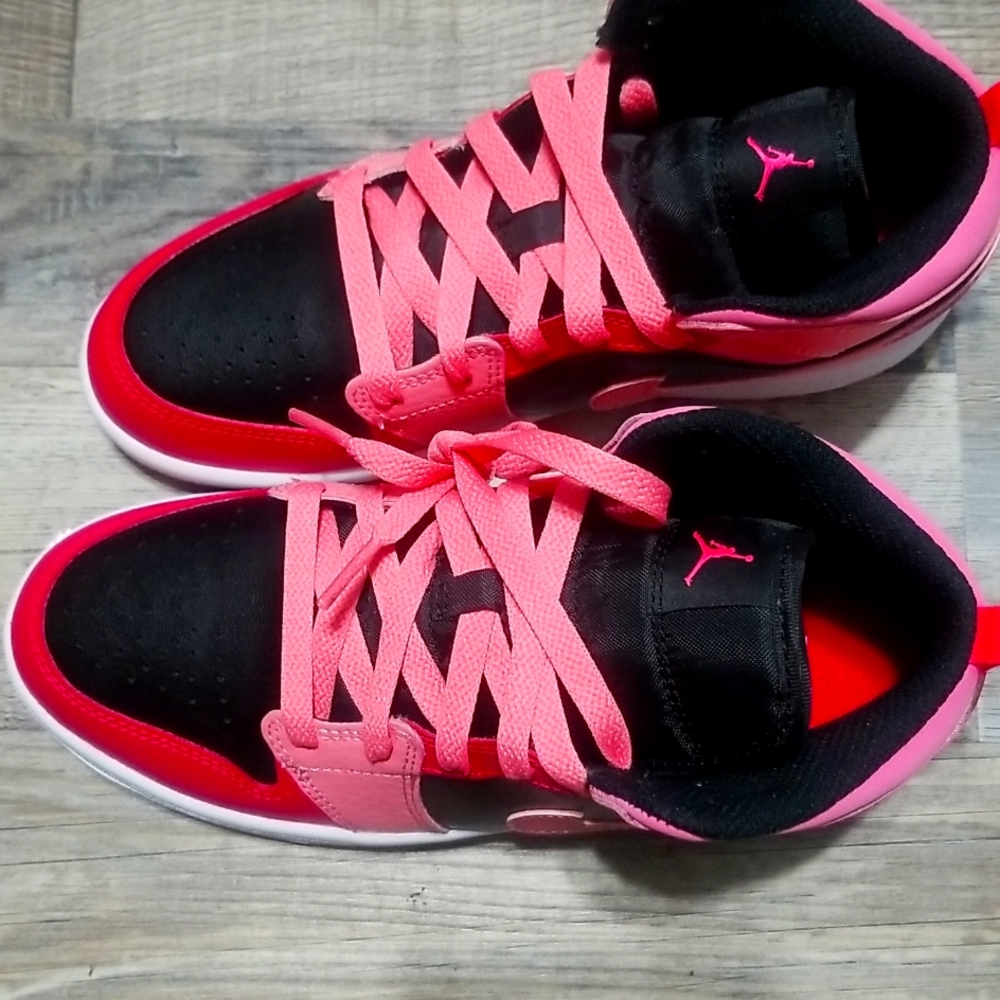 Boys or Girls Jordan 1 Mid PS Sz 3 New w Box